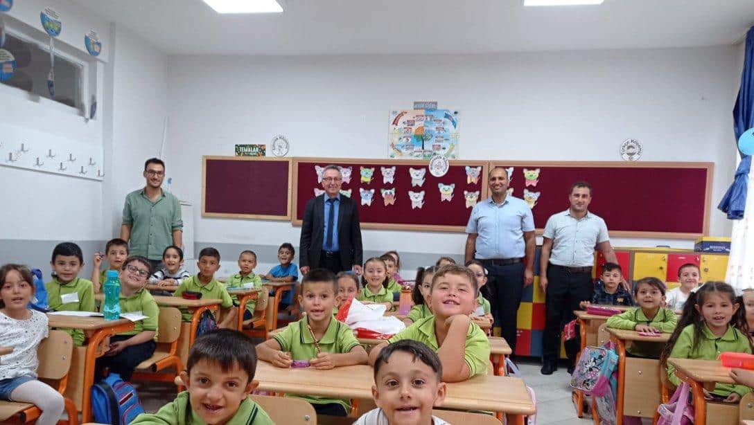 İlçe Milli Eğitim Müdürü Sayın Mehmet HARBİ 2022-2023 Eğitim-Öğretim Ders Yılının İlk Günü Okullarımızı Ziyaret Etti.