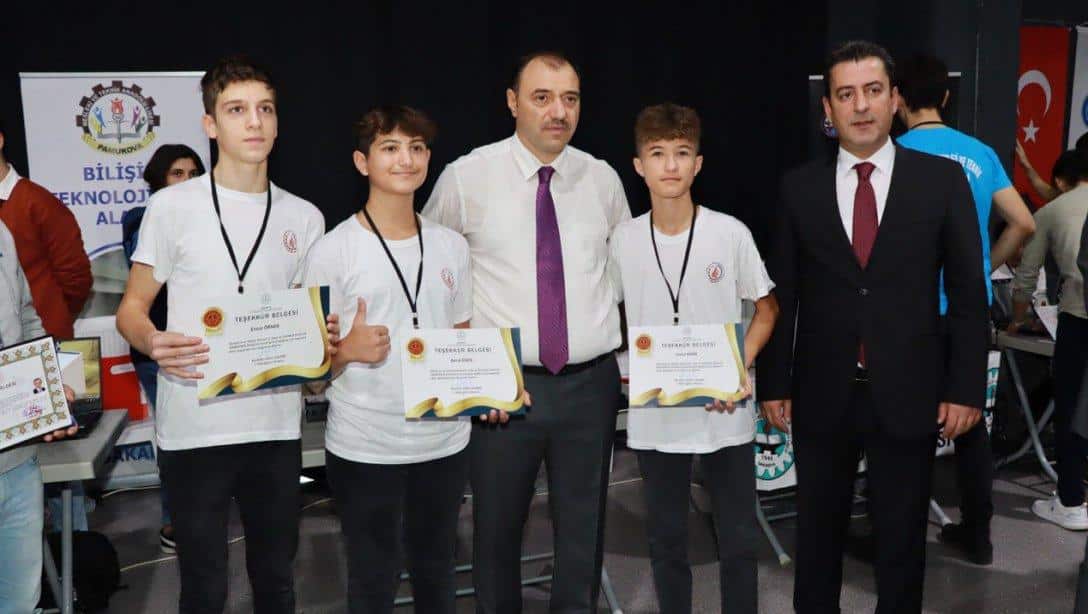Seyfettin Selim Mesleki Teknik ve Anadolu Lisesi Robot Kulübü Öğrencilerimiz, Sakarya Rüzgarı Teknofest 2022 Proje Sergisindeydi.