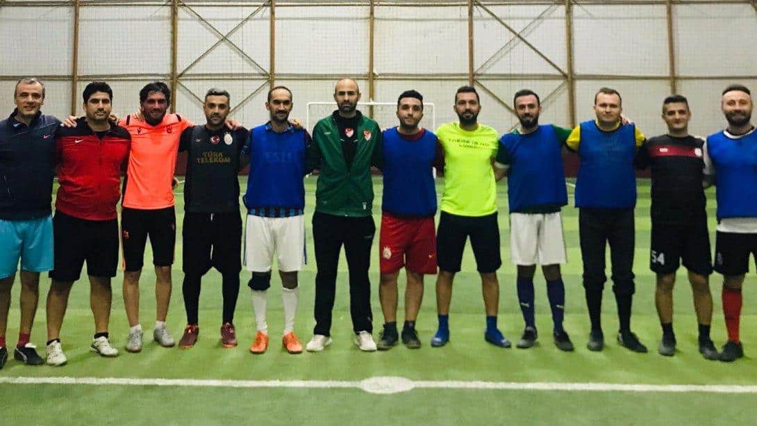24 Kasım Öğretmenler Arası Futbol Turnuvasında Kupalar Sahibini Buldu.